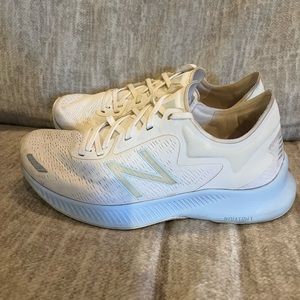 New Balance Womens Dynasoft Pesu WPESUCW White Running Shoes Sneakers Size 8.5